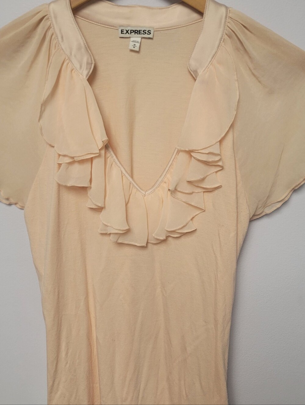 Express Women's Peach Ruffle V-Neck Top Medium NWOT